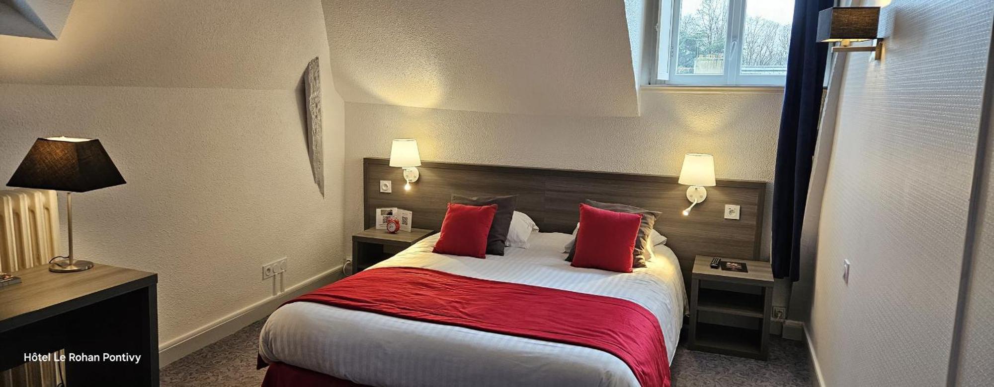 Hotel Le Rohan Charme Et Caractere ポンティヴィ エクステリア 写真