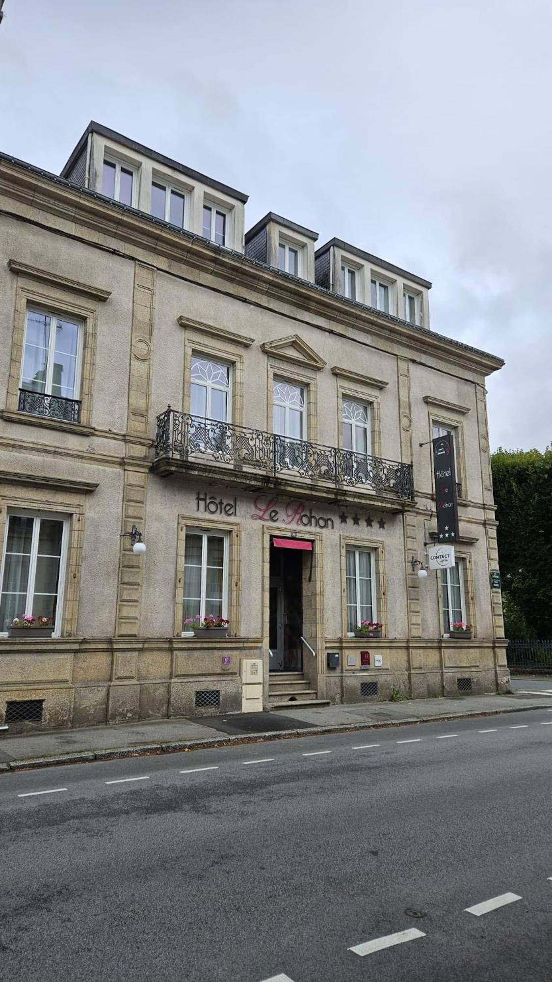 Hotel Le Rohan Charme Et Caractere ポンティヴィ エクステリア 写真